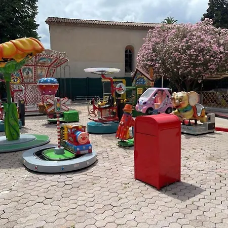 Location Saisonniere 220 M Des Plages 아파트 멍똥